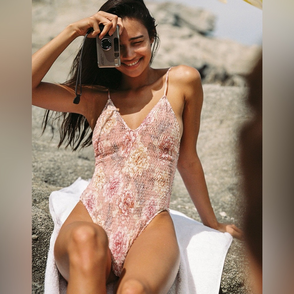 triangl swimwear Pink and White Floral Swim Top